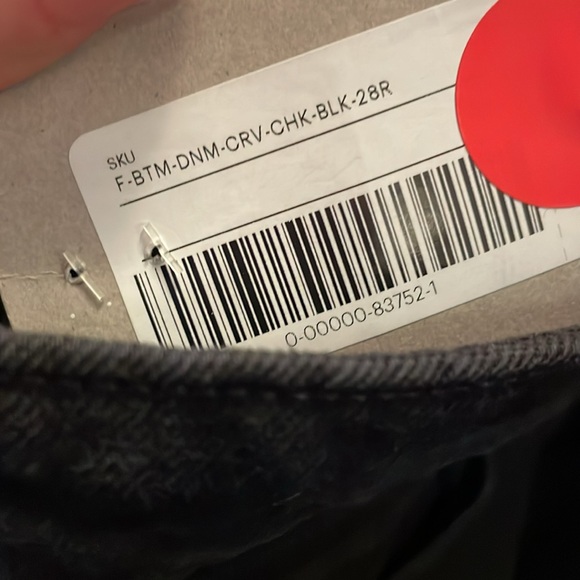 NEW WITH TAGS Everlane Black The Curvy Cheeky Straight Regular Jean in Size 28 - Picture 6 of 7